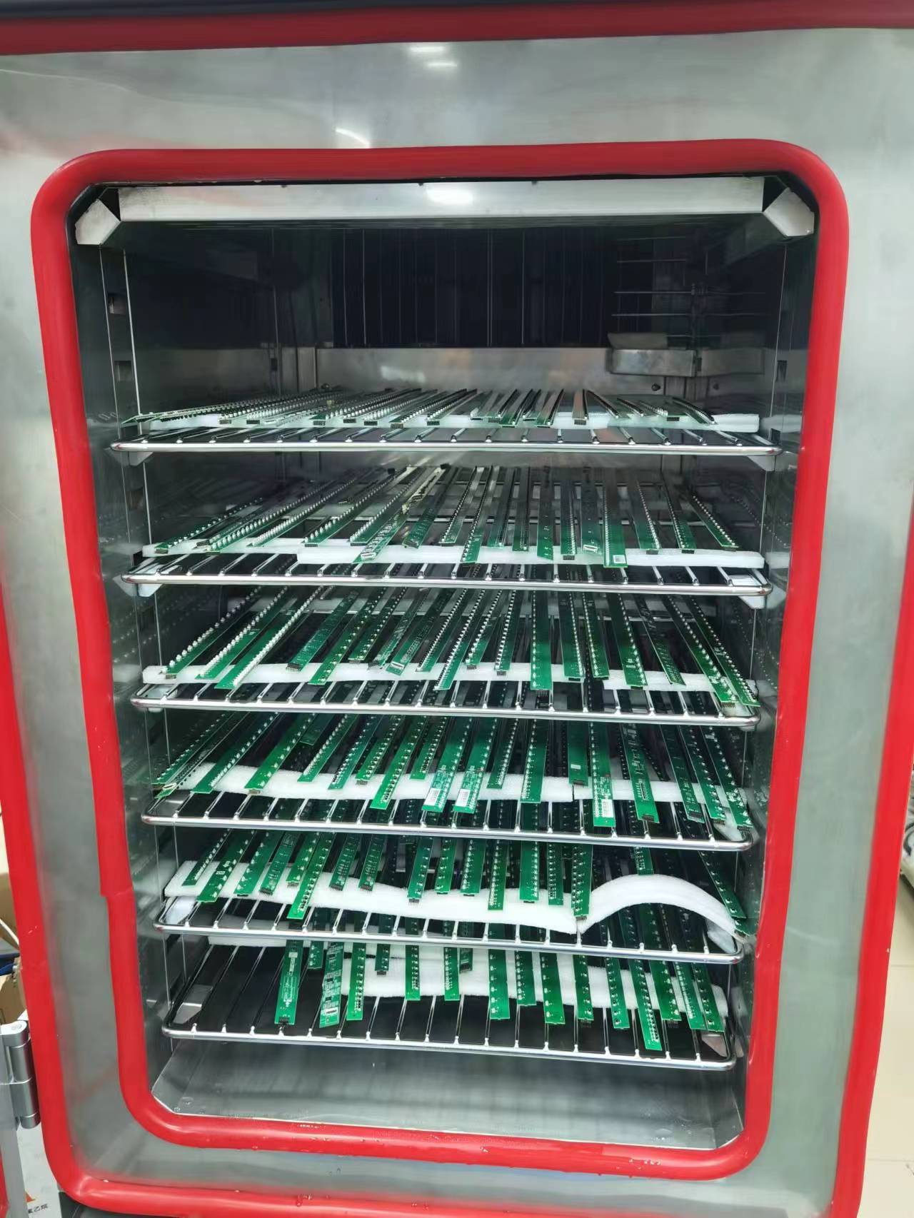 半導(dǎo)體青睞高低溫濕熱試驗(yàn)箱