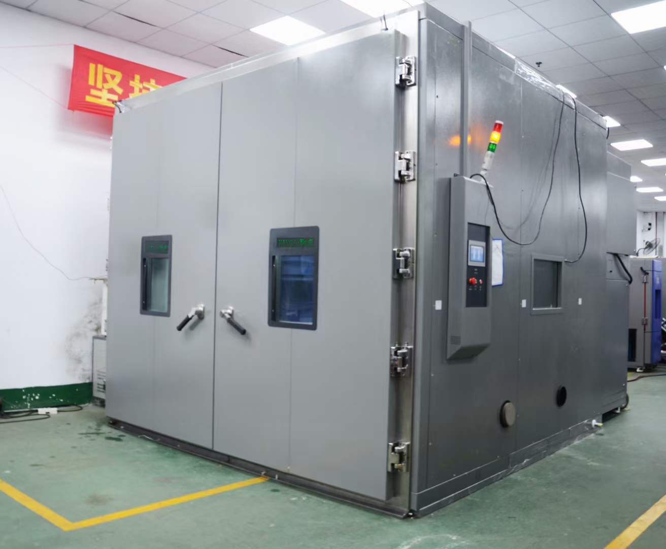 步入式高低溫環(huán)境艙的用途有哪些